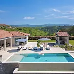 Villa Forest With Wellness And Heated Salty Pool Hum